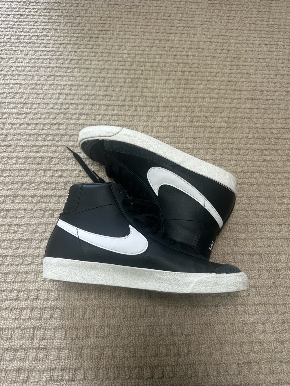Nike Men’s Black & White Blazer Mid '77 Vintage Sneakers Sz 11